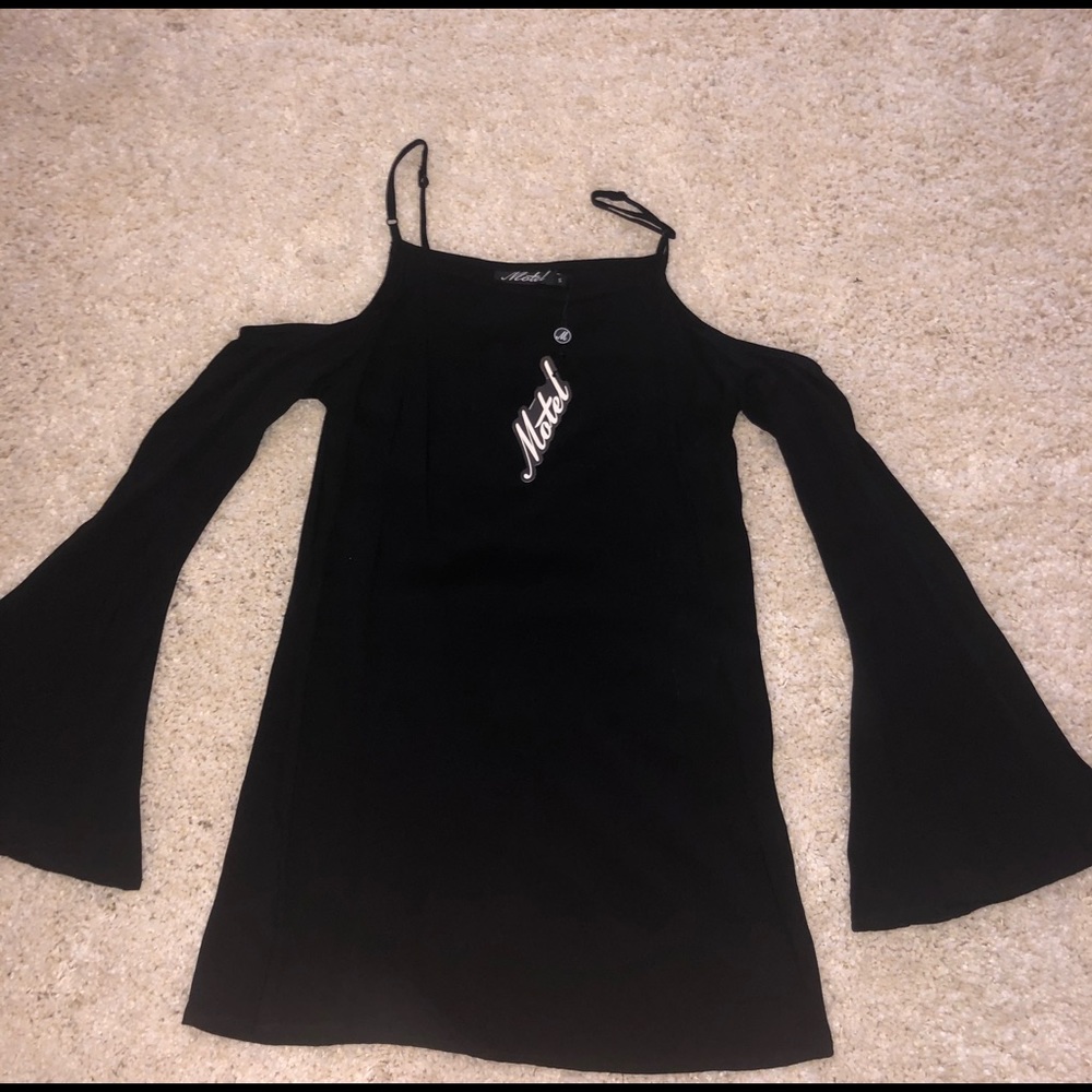 Super cute open shoulder flowy strap dress